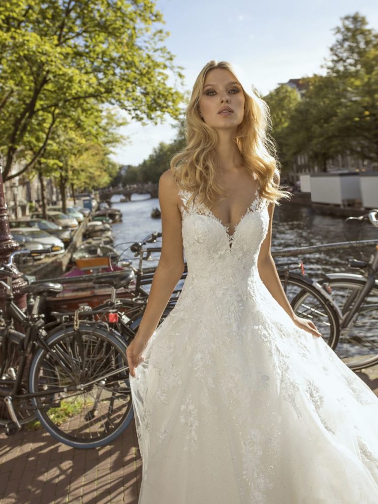Collection Modeca 2020 - Robe Festa - Tout pour la mariée à Evian - Robes de mariage, coiffure, maquillage, fleurs, onglerie