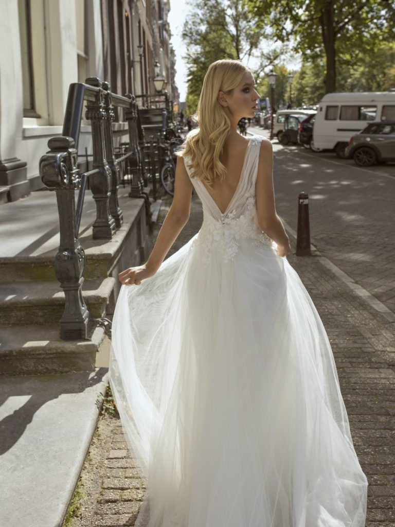 Collection Modeca 2020 - Robe Frilly - Tout pour la mariée à Evian - Robes de mariage, coiffure, maquillage, fleurs, onglerie