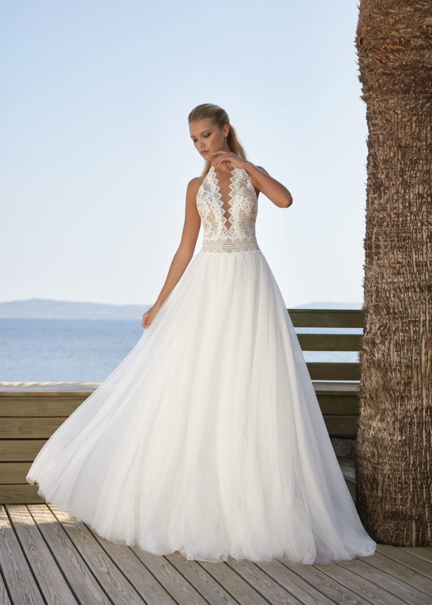 Collection Hervé Paris 2021 - Robe Vernon - Tout pour la mariée à Evian - Robe de mariage - Coiffure - Maquillage - Fleurs - Onglerie - Photographie de famille