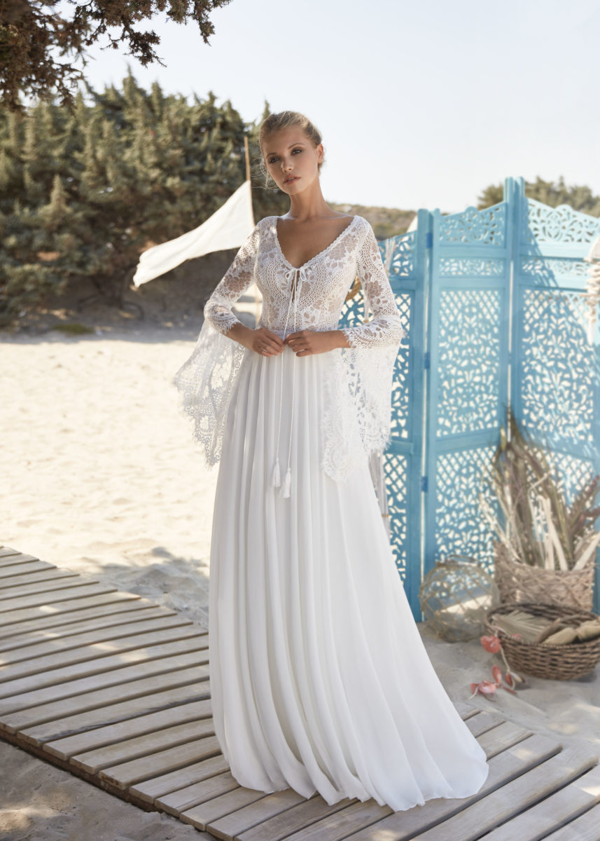 Collection Hervé Paris 2021 - Robe Vias - Tout pour la mariée à Evian - Robe de mariage - Coiffure - Maquillage - Fleurs - Onglerie - Photographie de famille