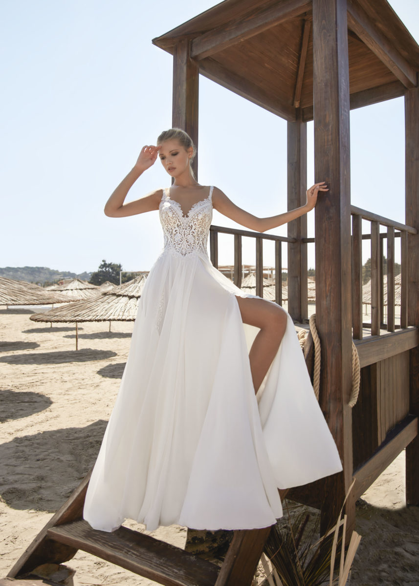 Collection Hervé Paris 2021 - Robe Vivonne - Tout pour la mariée à Evian - Robe de mariage - Coiffure - Maquillage - Fleurs - Onglerie - Photographie de famille